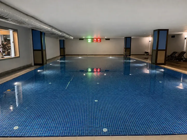 Concord İstanbul kapalı yüzme havuzu
