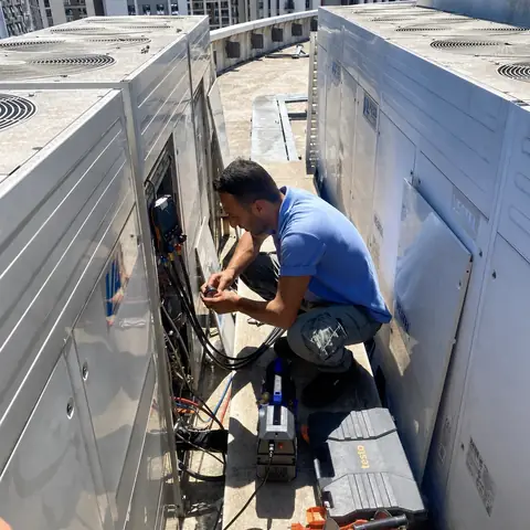 Klima dış ünite bakım çalışması